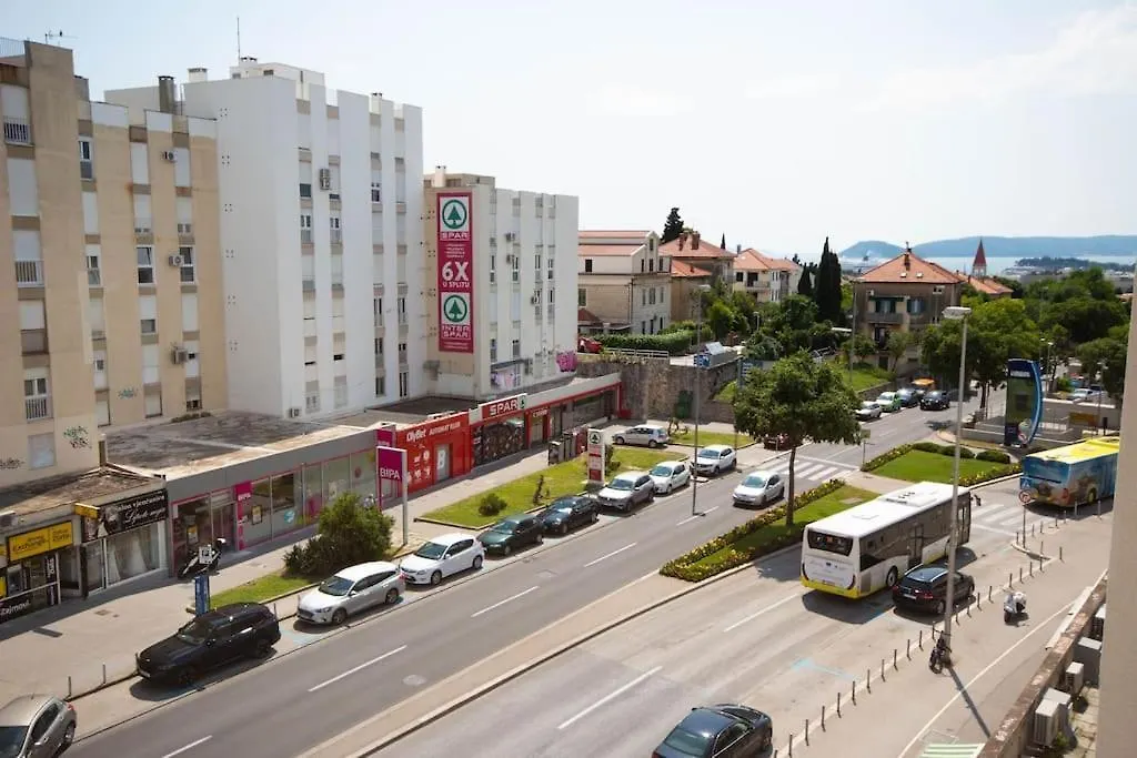 Spacious 3 Bedroom Apartment Chiara Near Beach & Old Tovn Split