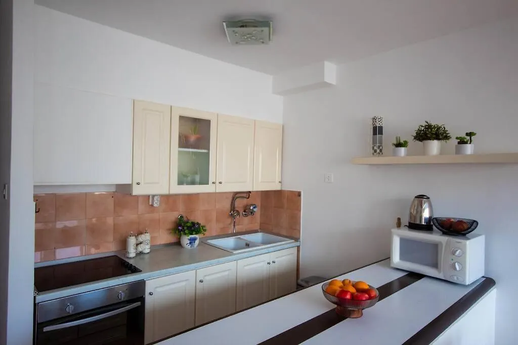 Spacious 3 Bedroom Apartment Chiara Near Beach & Old Tovn Σπλιτ