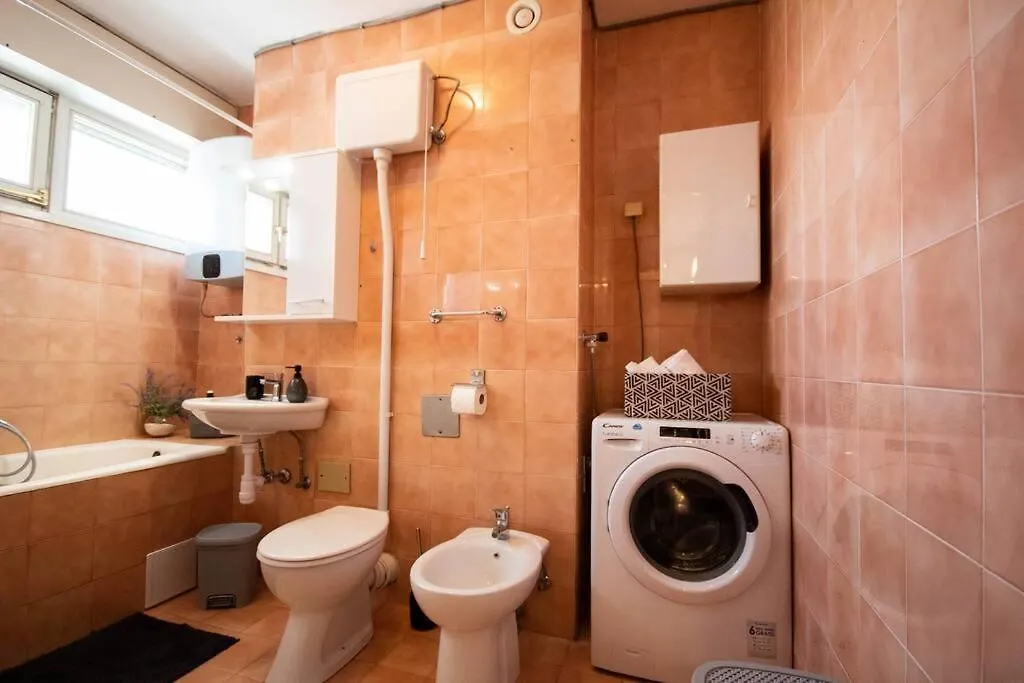 Spacious 3 Bedroom Apartment Chiara Near Beach & Old Tovn Σπλιτ Κροατία