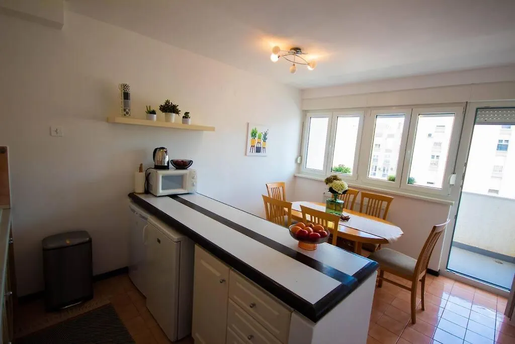 Spacious 3 Bedroom Apartment Chiara Near Beach & Old Tovn Split 0*,