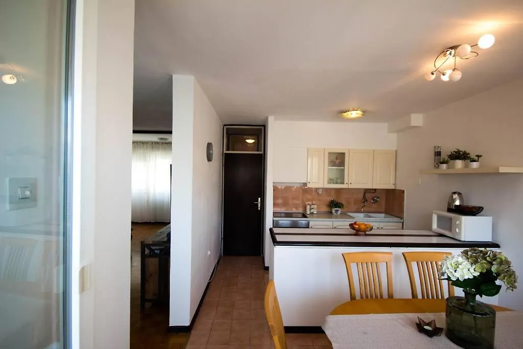 Spacious 3 Bedroom Apartment Chiara Near Beach & Old Tovn Split