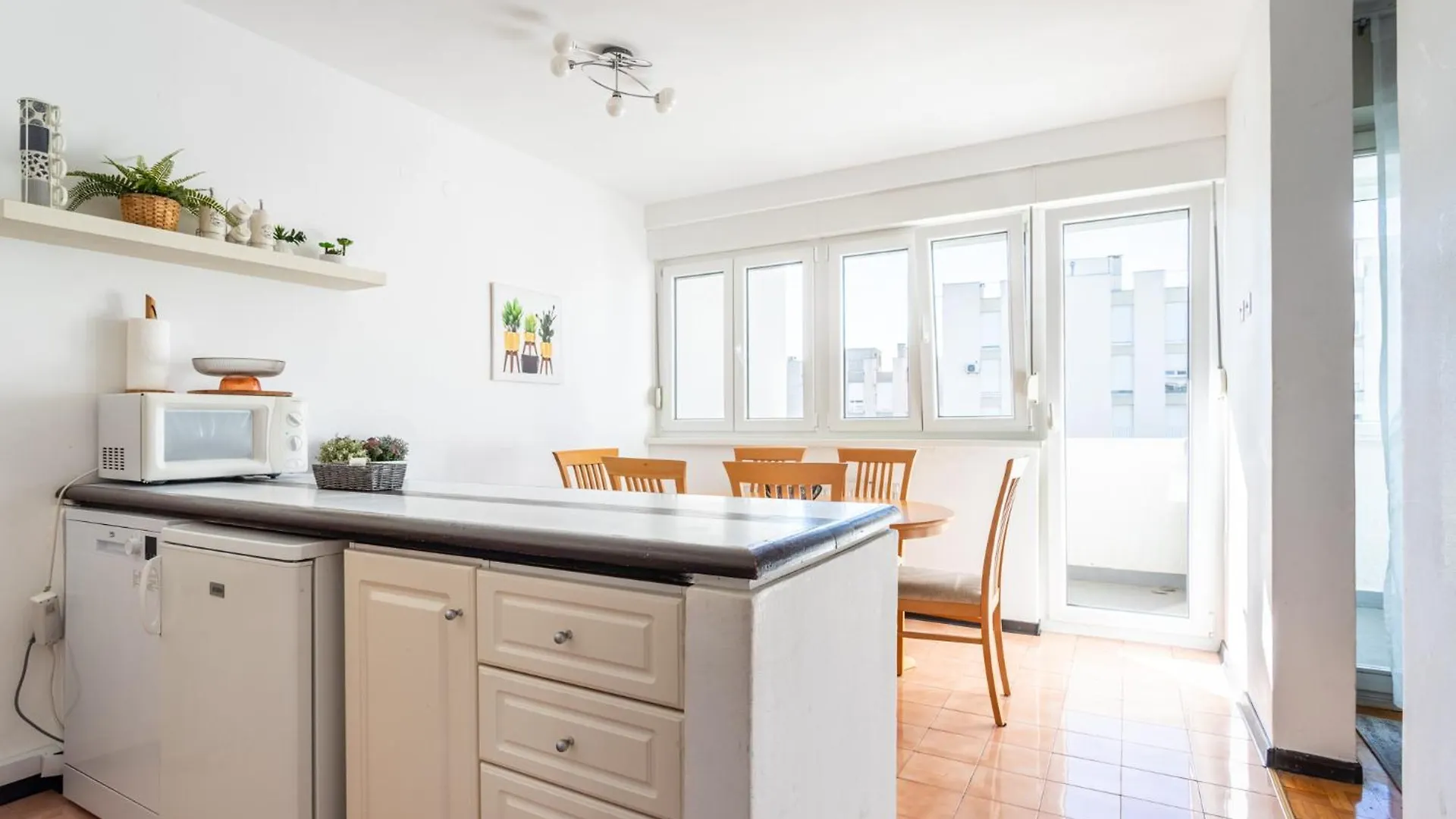 Spacious 3 Bedroom Apartment Chiara Near Beach & Old Tovn Split
