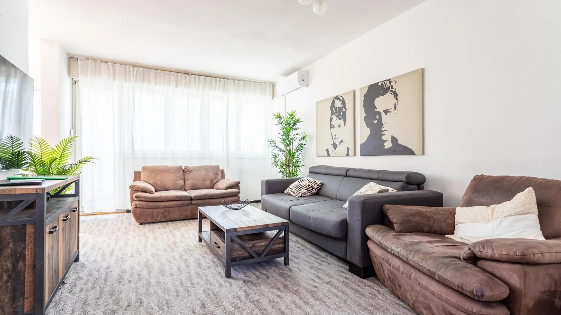 Spacious 3 Bedroom Apartment Chiara Near Beach & Old Tovn Σπλιτ