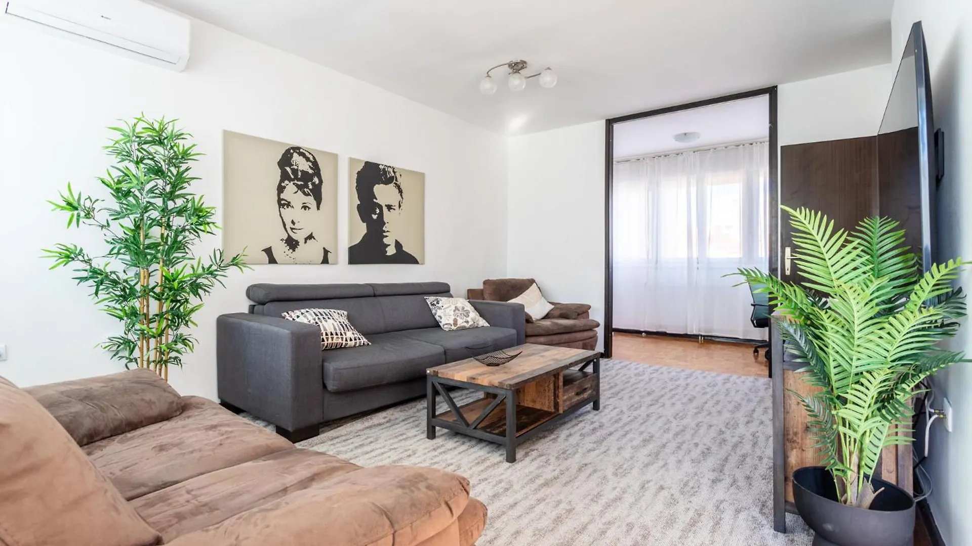 Spacious 3 Bedroom Apartment Chiara Near Beach & Old Tovn Σπλιτ